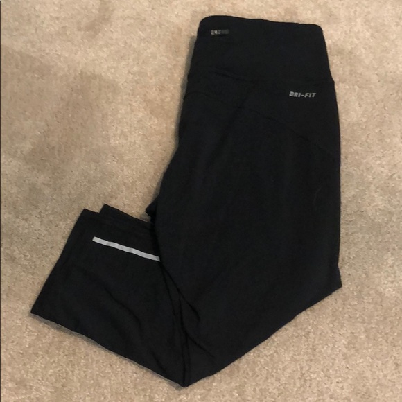 Nike Dri-Fit, medium Capri leggings. - Picture 4 of 6